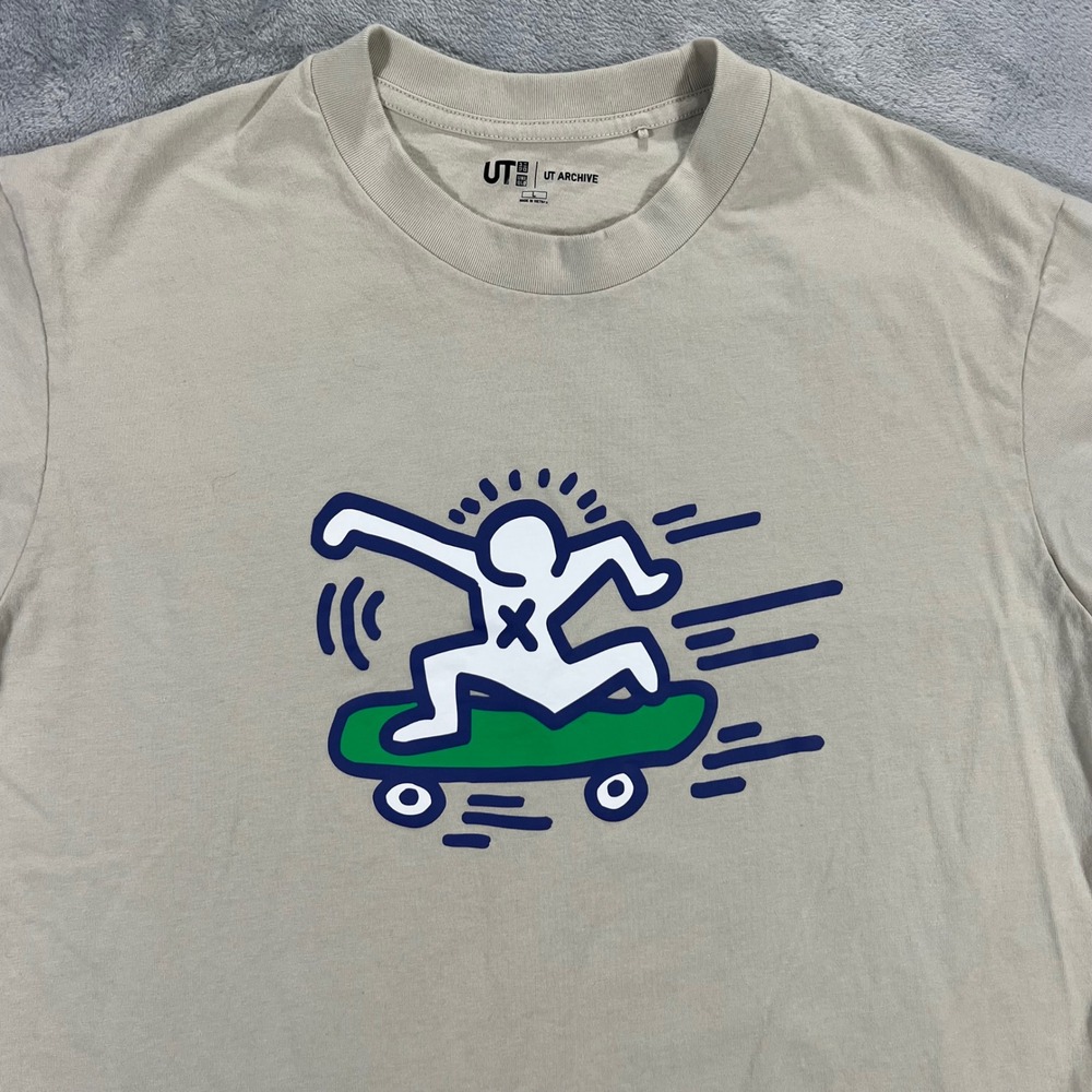 UNIQLO Keith Haring Skateboard Graphic T-Shirt Mens Large Beige Art Tee